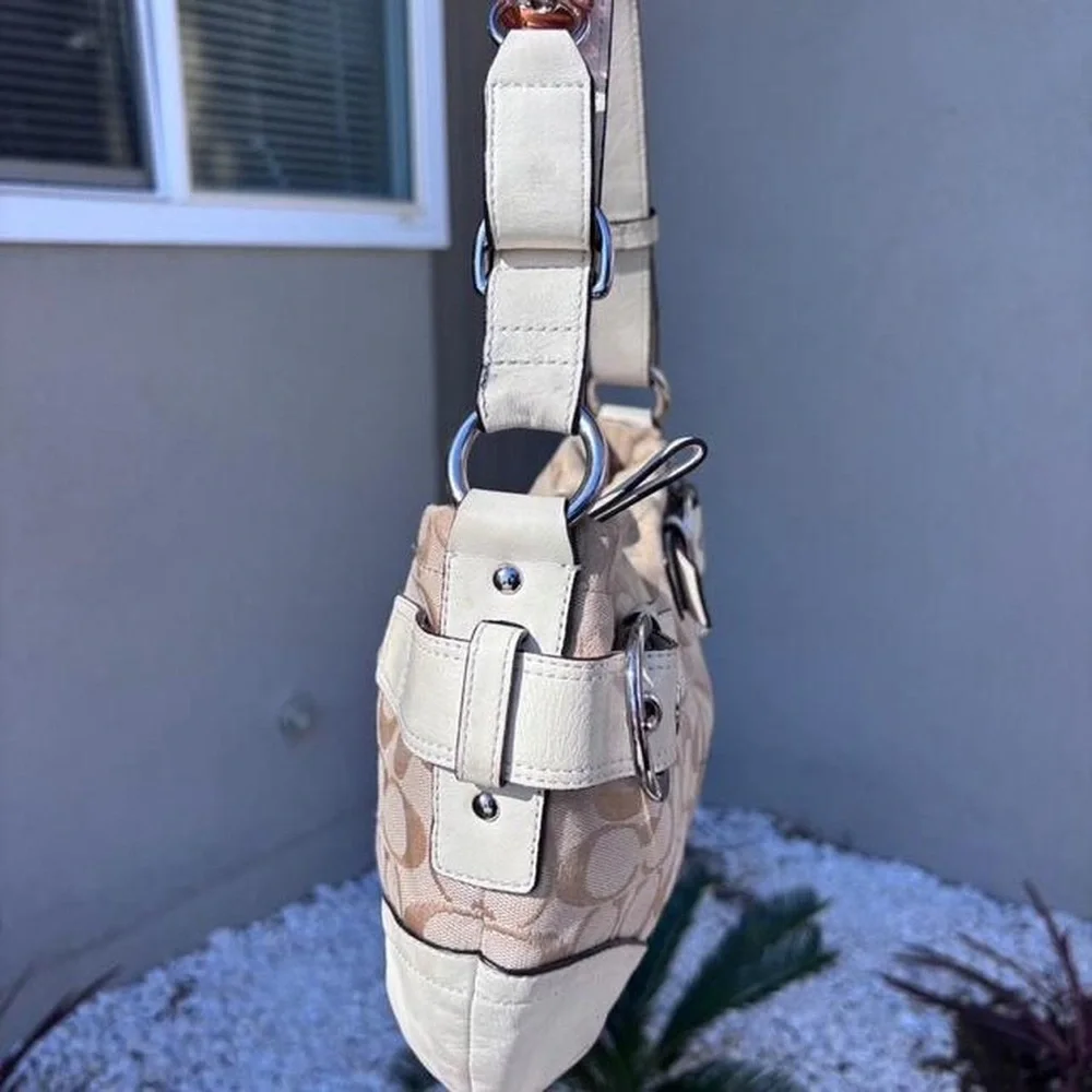 Coach Stylish Beige and White Women's Shoulder Bag Checkered Pouch - Picture 4 of 6